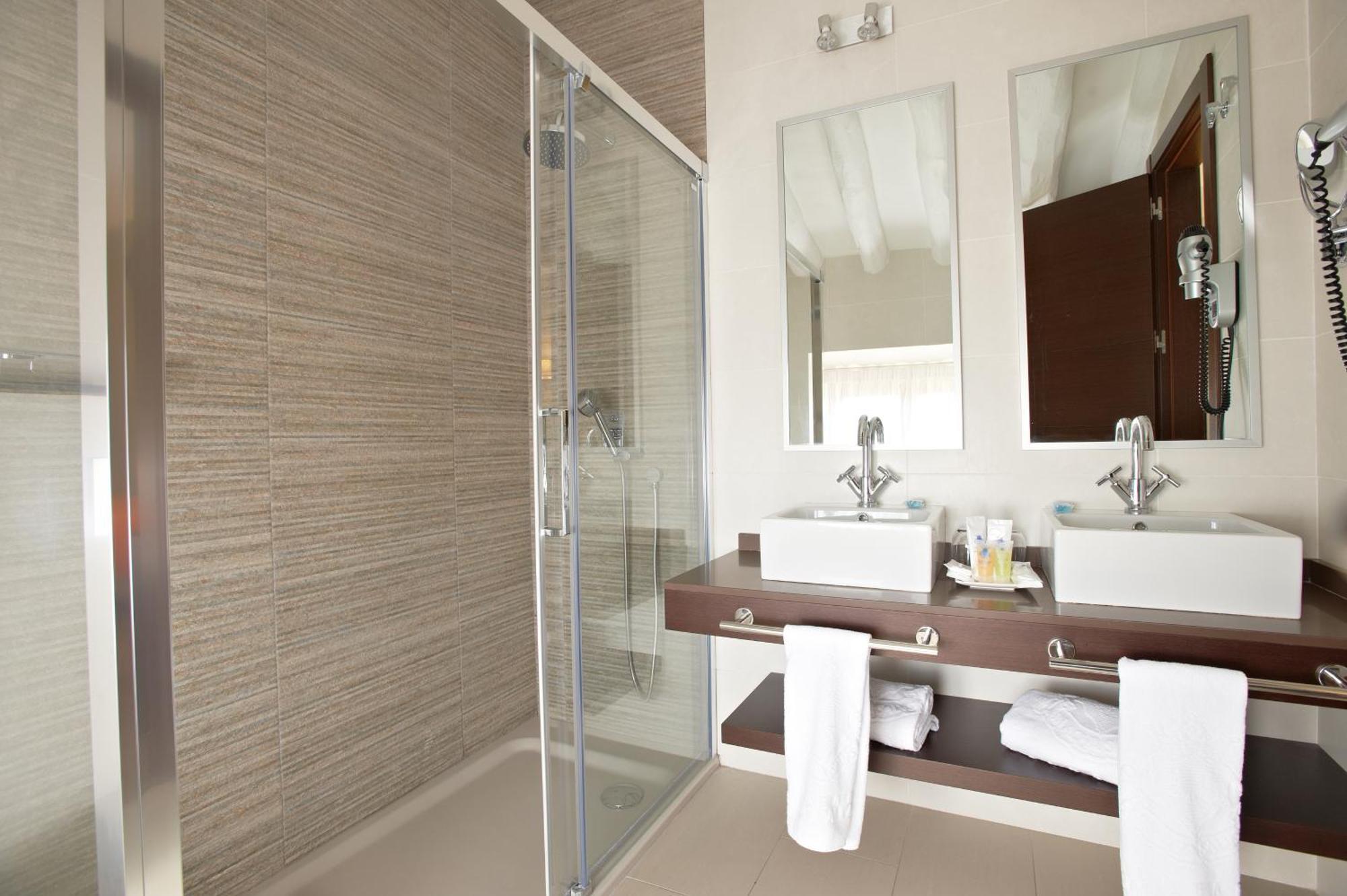 Double or Twin Room with Spa Access,1214721301:JPEG